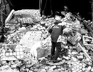 При взрыве в Астрахани рухнул подъезд девятиэтажного дома