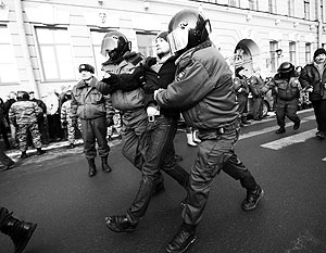 МИД: Российская полиция действует гуманнее американской