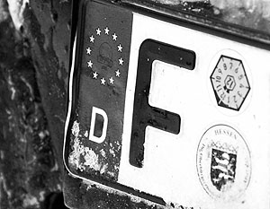 Преступники пользуются тем, что иностранцам тяжело получить автомобильные номера в Москве
