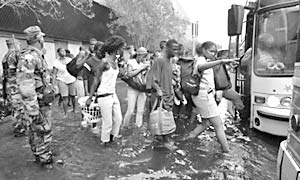 Эвакуация жителей Нового Орлеана (фото: ИТАР-ТАСС).