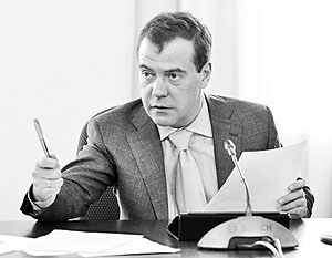 Дмитрий Медведев признал, что пока массовая декларация чиновниками своих доходов не принесла ожидаемого эффекта