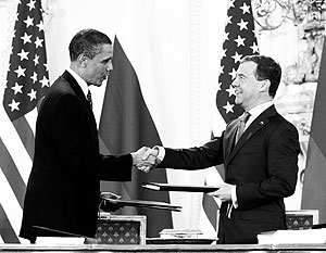 Подписанием договора об СНВ, надеется Дмитрий Медведев, договоренности о стратегических вооружениях между Россией и США не закончатся