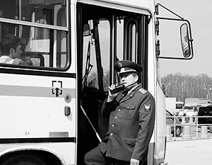 Источник: Казанцы отказываются ехать в одном автобусе с полицейскими