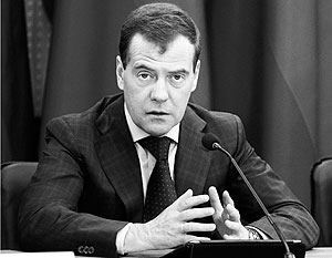Дмитрий Медведев призвал претендентов на пост президента США «включить голову» и свериться с календарем