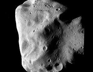 NASA: Астероид размером с авиалайнер пролетит мимо Земли
