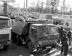 КамАЗы перекрыли главную дорогу Волгограда