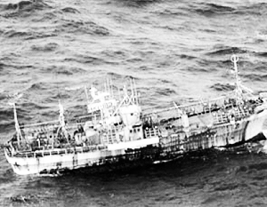 Береговая охрана США затопила японский «корабль-призрак»