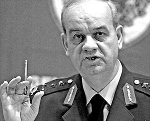 Начальник Генерального штаба турецкой армии генерал Илькер Башбуг