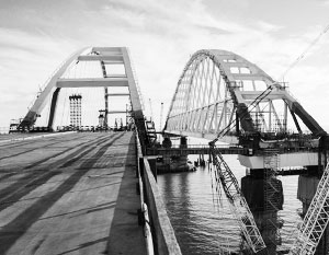 Керченский мост еще с момента проектирования стал охраняемым объектом со всех сторон, даже из космоса