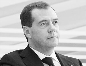 Медведев согласился прийти в прямой эфир к Познеру