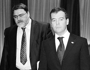 Премьер-министр России Дмитрий Медведев и глава ФАС Игорь Артемьев  