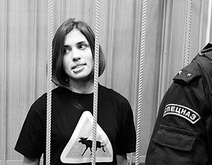 Участнице Pussy Riot продлили арест