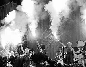 Группа Pussy Riot выступила с Faith No More