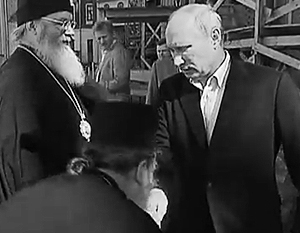 Путин рассердился на священника, поцеловавшего ему руки