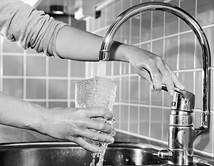 Эксперт: Москвичам нужно пить воду из-под крана вместо «колы»