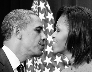 Первый поцелуй Обамы увековечили в граните