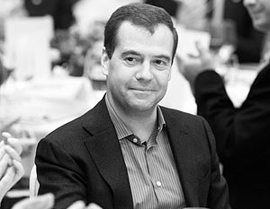 Дмитрий Медведев призвал однопартийцев «не выпендриваться, не зазнаваться», а «вкалывать», выполняя предвыборные обещания