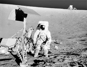Первые четыре астронавта ступят на поверхность спутника Земли в 2020 году, через 48 лет после того, как там в 1972-м побывала последняя пилотируемая экспедиция Apollo 17