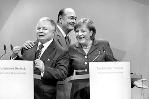Канцлер Германии Ангела Меркель и президент Франции Жак Ширак во вторник встречались с президентом Польши Лехом Качиньским на Веймарском саммите