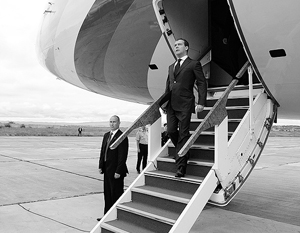 Самолет Медведева не смог приземлиться в Москве