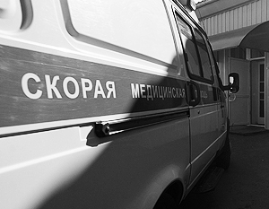 Автомобиль снес автобусную остановку на севере Москвы
