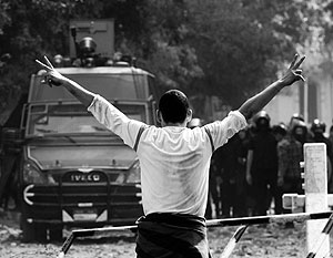 Противники властей не дали прорваться на Тахрир броневикам полиции