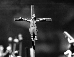 Группа «Отдельный дивизион» считает, что клоун на кресте - это глумление над символом христианства