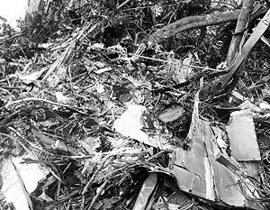 Самолет Superjet-100 врезался в склон горы Салак и разлетелся на мелкие части