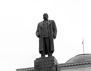 Власти Гори не пожалеют 6 тыс. долларов на реставрацию статуи земляка-диктатора