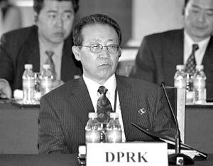 Глава северокорейской делегации Ким Ге Гван 