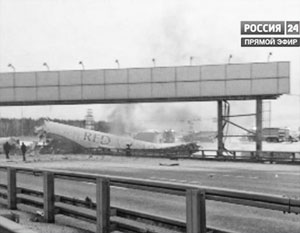 Самолет совершил жесткую посадку на Киевском шоссе 