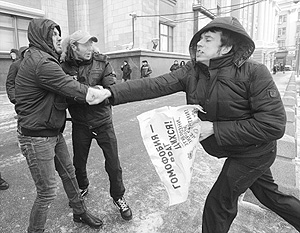 Стычка между гей-активистами и их противниками произошла у здания Госдумы
