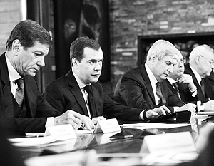 Медведев обсудил с фракциями их законодательные планы 