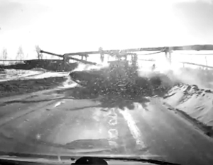 Танк выскочил перед машиной на дорогу в Нижнем Тагиле (видео)