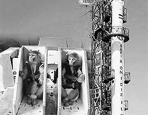 Мировые агентства распространили коллаж, на котором иранская ракета соседствует с обезьянками-космонавтами 50-х годов из США