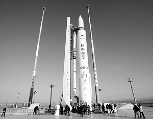 Южная Корея впервые запустила ракету со спутником