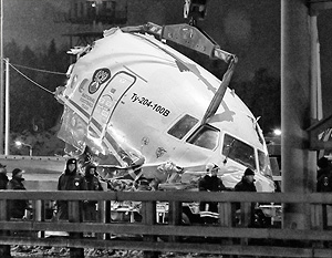 В катастрофе погибли четыре члена экипажа из восьми