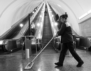 Полиция начала проверку о переплате 800 млн рублей за уборку в метро Москвы