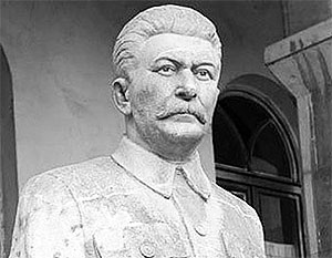 Памятник Сталину в Грузии облили краской