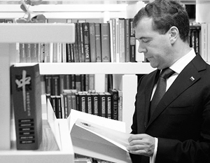 Медведев заявил о скептическом отношении к «Списку ста книг»