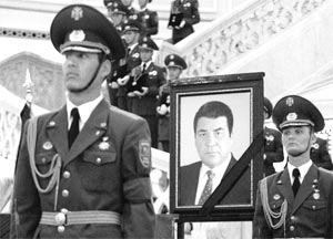Туркменистан простился с Сапармуратом Ниязовым