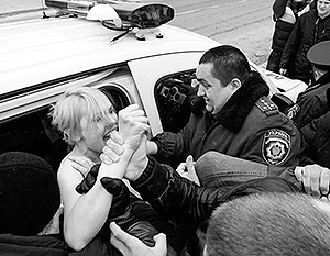 Активисток FEMEN задержали в Киеве за «топлес-джихад»