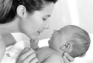 С 1 января каждая женщина, родившая (усыновившая) второго, третьего и т.д. ребенка, получает право на материнский капитал