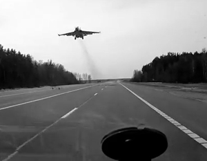 В интернете появилось видео полетов истребителей над трассой М1