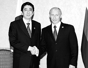 Путин и премьер Японии проведут переговоры в Москве