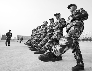Китайские генералы должны две недели потянуть ногу вровень с рядовыми новобранцами