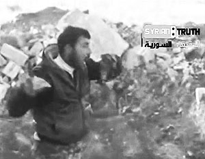 Сирийский повстанец съел сердце перед камерой