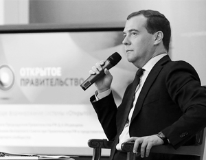 Медведев заверил, что лично отвечает в соцсетях