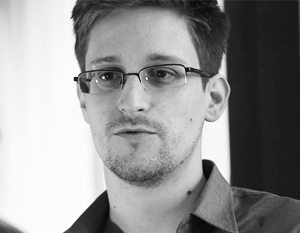 СМИ: Россия готова рассмотреть вопрос о предоставлении убежища Сноудену