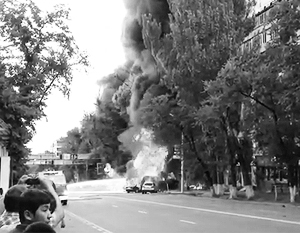 В центре Алма-Аты потушили загоревшийся при взрыве бензовоза жилой дом